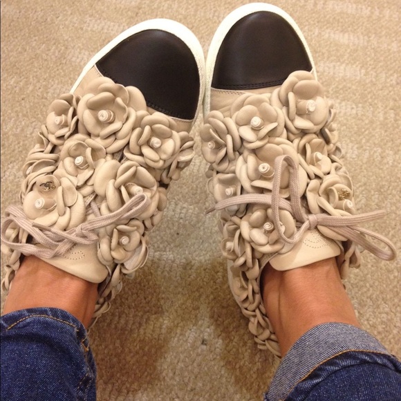 *RARE AUTHENTIC* Chanel Camellia Sneakers 36.5 - Picture 6 of 6
